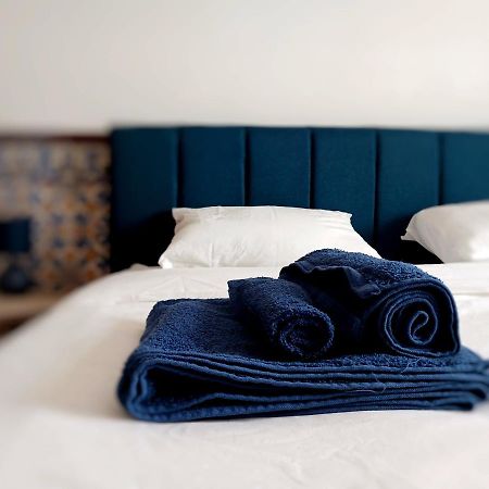 Rooms 10 Mins Walk From Train Station! Agualva-Cacem Luaran gambar