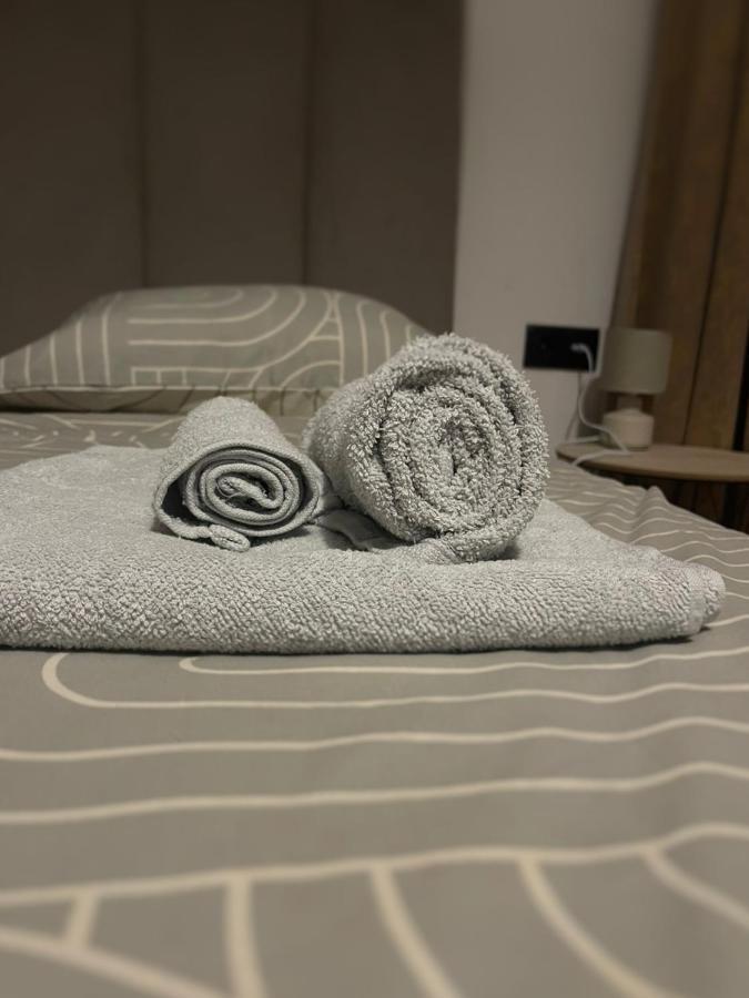 Rooms 10 Mins Walk From Train Station! Agualva-Cacem Luaran gambar