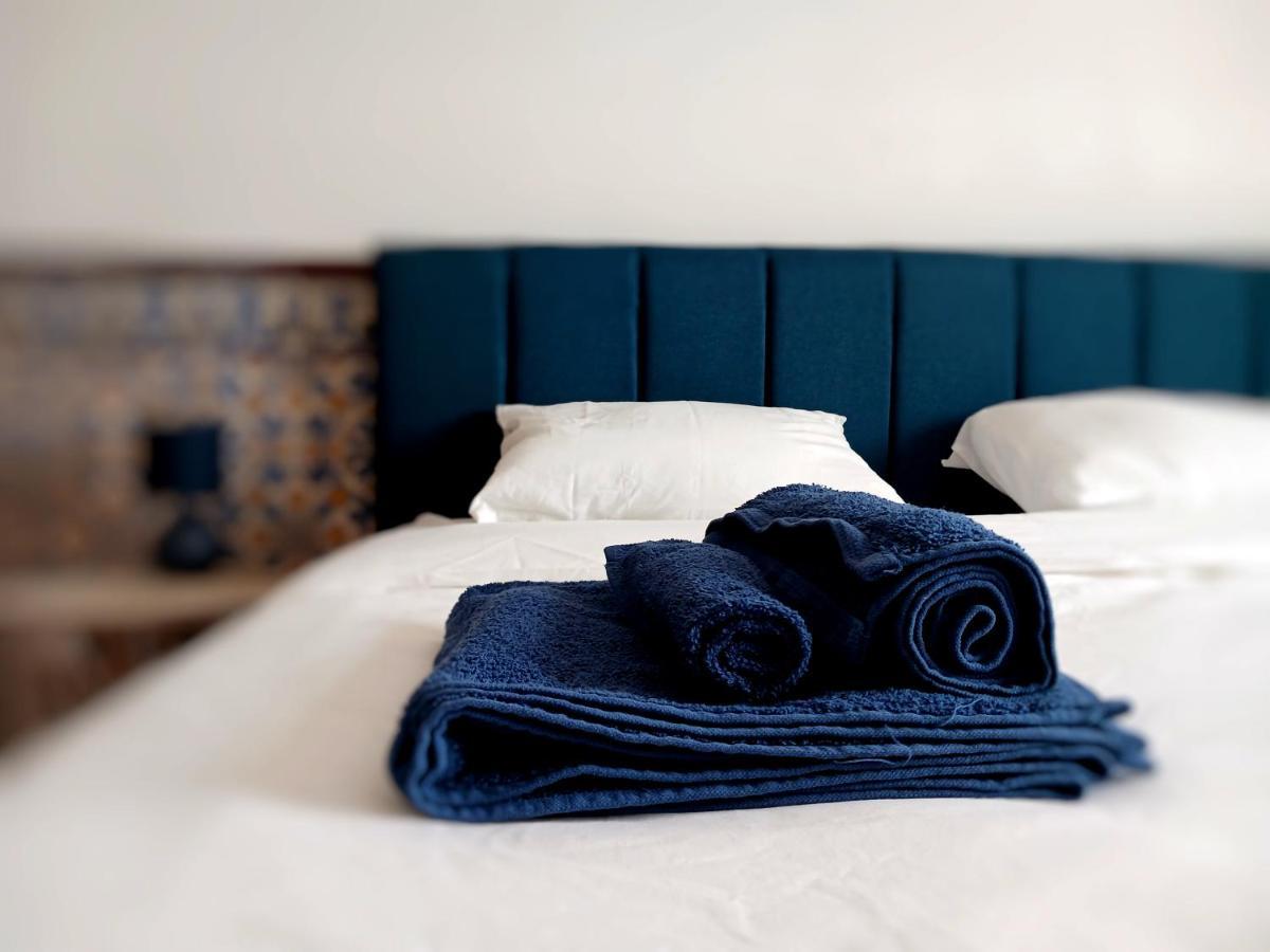 Rooms 10 Mins Walk From Train Station! Agualva-Cacem Luaran gambar