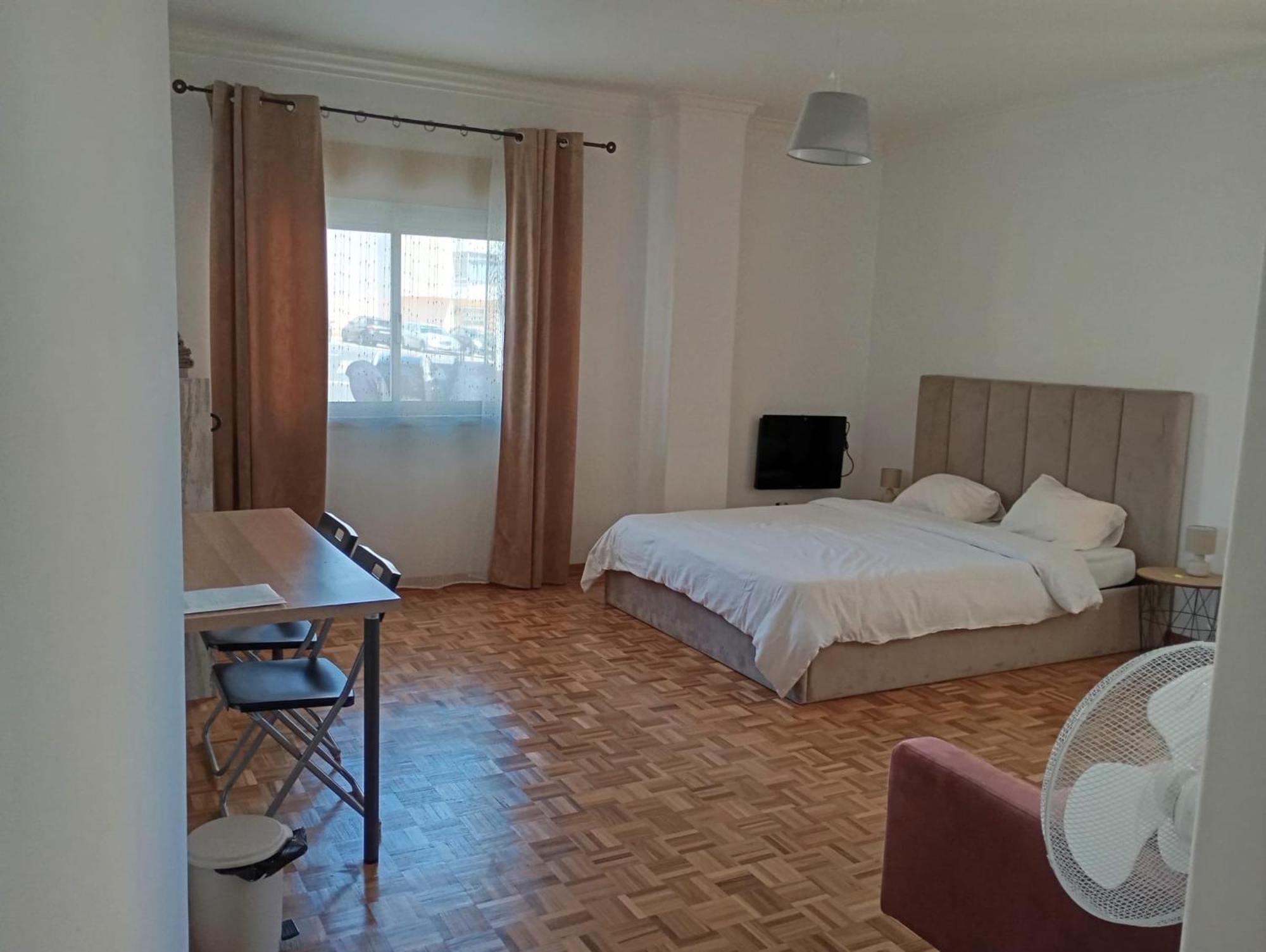Rooms 10 Mins Walk From Train Station! Agualva-Cacem Luaran gambar