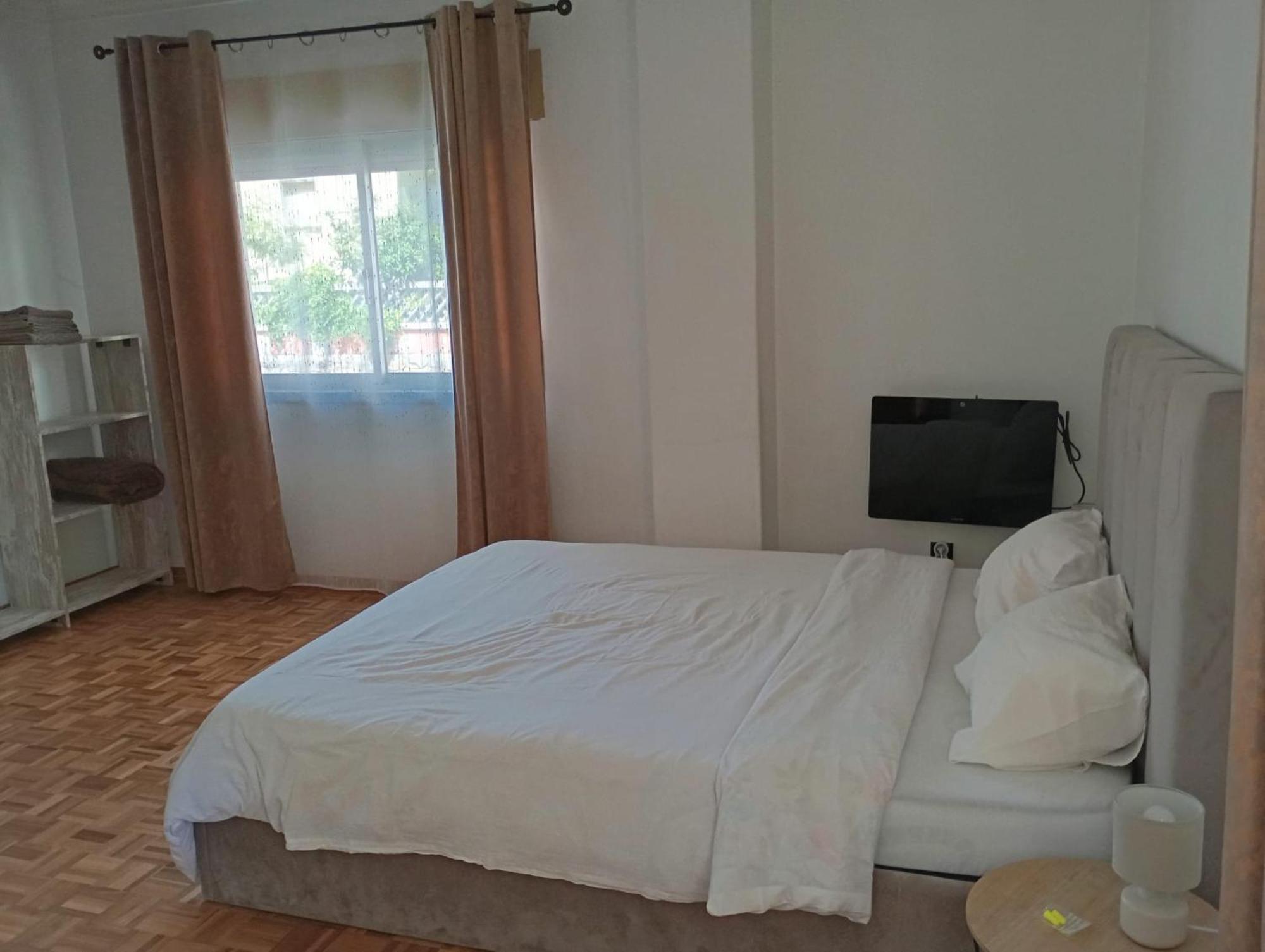 Rooms 10 Mins Walk From Train Station! Agualva-Cacem Luaran gambar